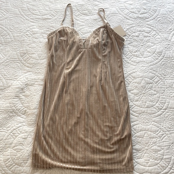 Velvet dress - Picture 1 of 3